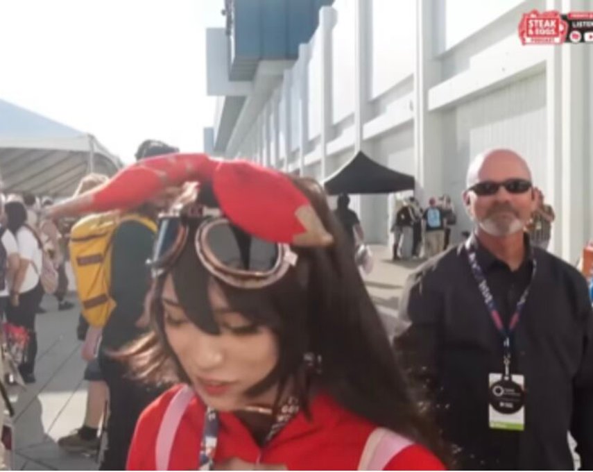 Professional bodyguard David Boone protecting influencer Emiru during a live stream at a Los Angeles anime convention.