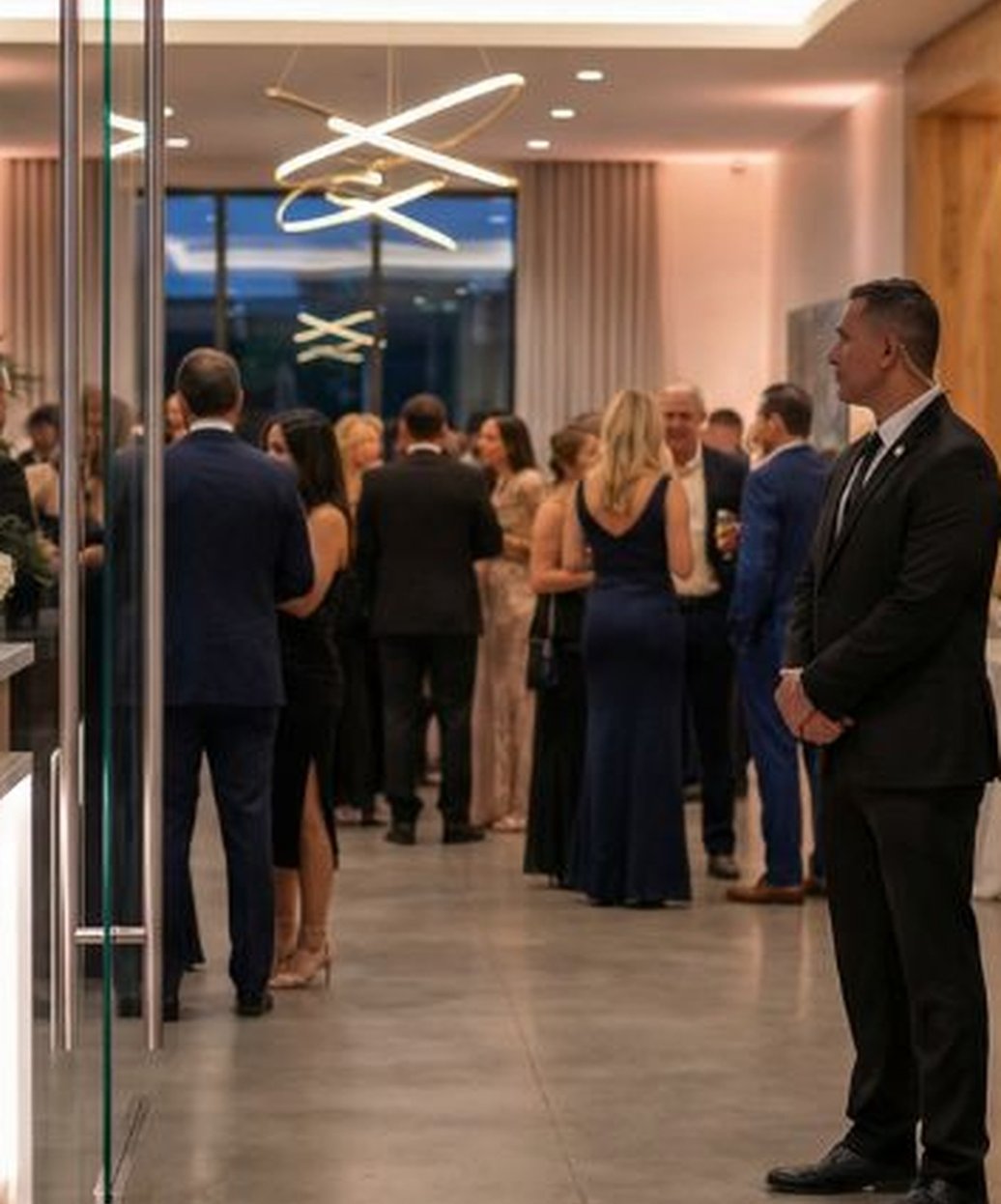 Executive protection specialist conducting security briefing before high-profile event